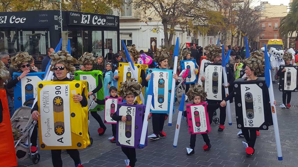 Un-espectacle-musical-tallers-i-activitats-infantils-al-Carnaval-de-la-Rapita
