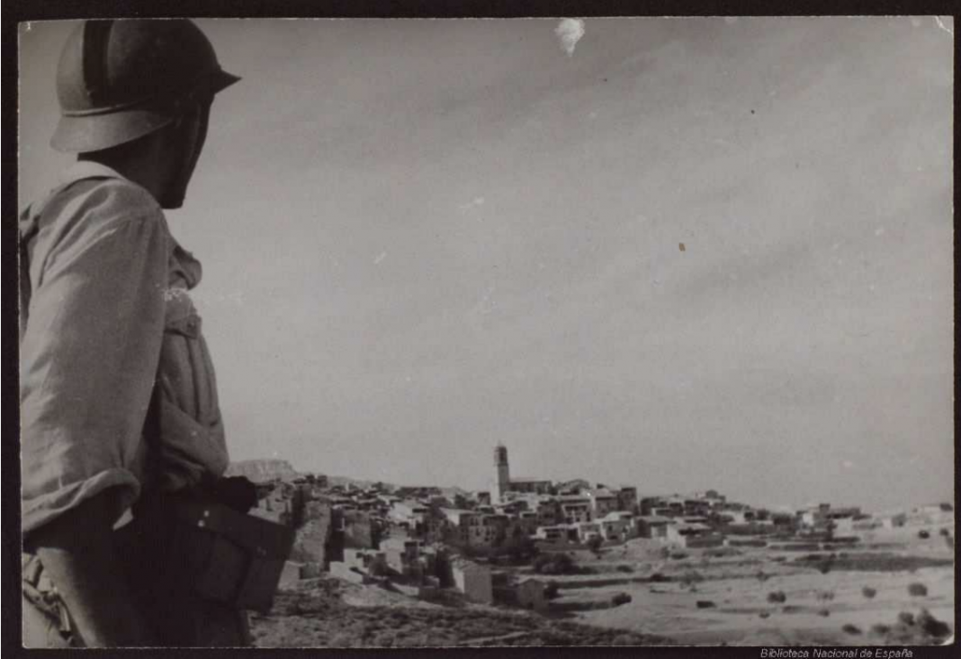 Vista del municipi del Pinell de Brai durant la batalla de l'Ebre (Fotografia de la Biblioteca Nacional).