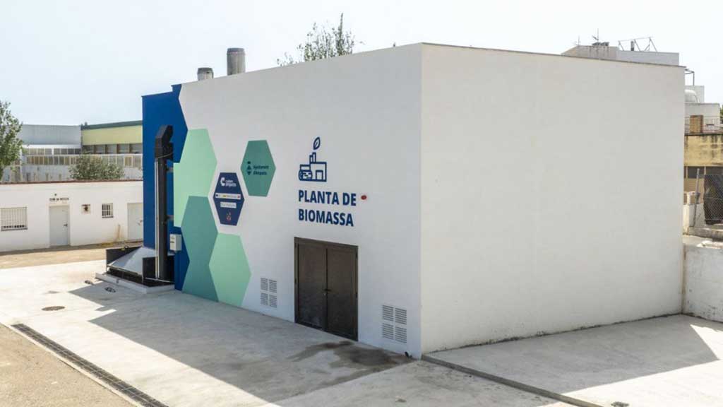 Amposta inaugura la planta de biomassa per donar servei a les instal·lacions esportives