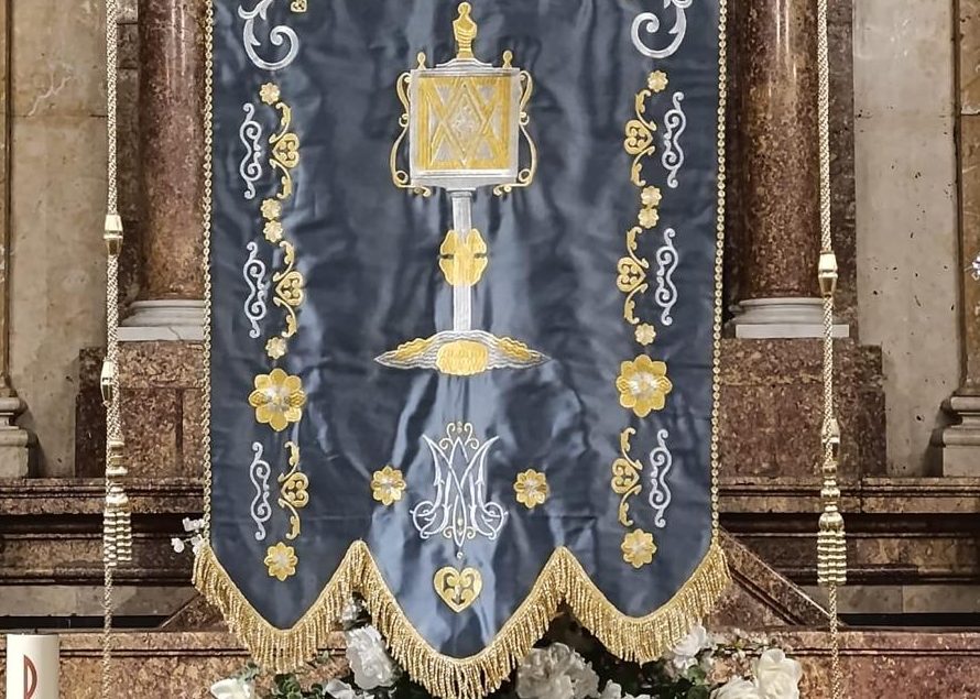 El nou estandard de l'Arxiconfraria de La Cinta de Tortosa