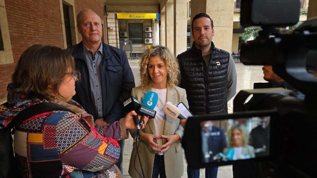 Junts per Tortosa celebra el retorn de la pista de gel i critica la gestió del govern municipal per la seva “improvisació constant”